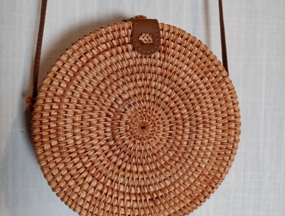 NWOT Round Wicker Crossbody Bag - Picture 5 of 8